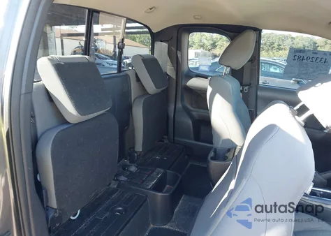 2016 Toyota Tacoma Sr5 V6 z USA, uszkodzony, nr VIN 5TFSZ5AN3GX033730